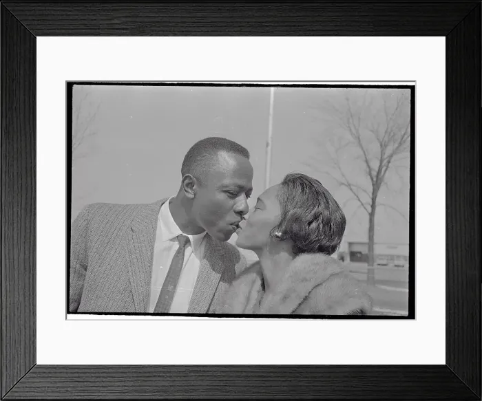 Framed Print : Hank Aaron Kissing Wife Barbara Framed Print : Hank Aaron Kissing Wife Barbara