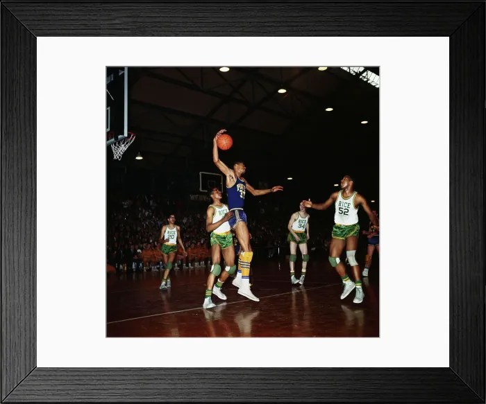 Framed Print : Lew Alcindor Shooting Ball from Foul Line Framed Print : Lew Alcindor Shooting Ball from Foul Line