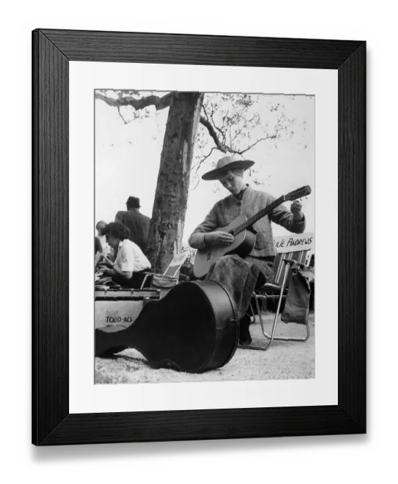 Framed Print : Julie Andrews Tunes Her Sound of Music Framed Print : Julie Andrews Tunes Her Sound of Music