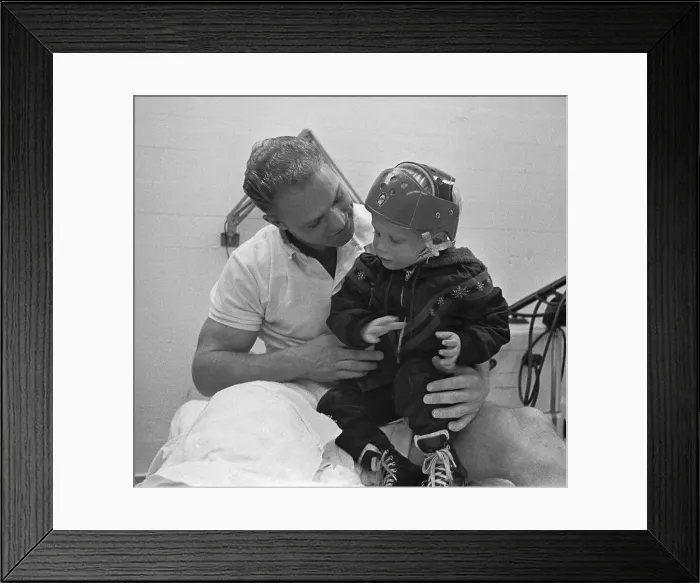 Framed Print : Bobby Hull With Son on Knee