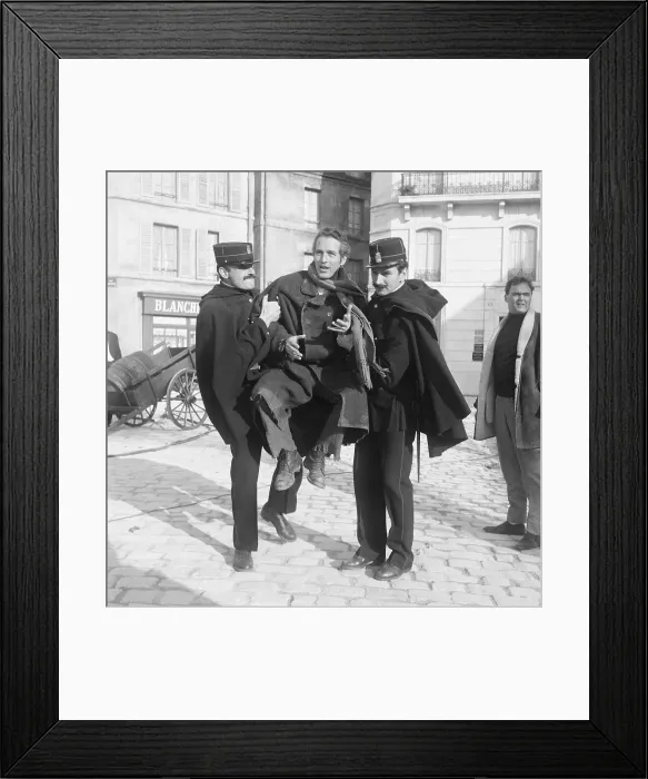 Framed Print : Portrait of Paul Newman and Policemen Framed Print : Portrait of Paul Newman and Policemen