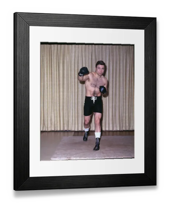 Framed Print : George Chuvalo in Fighting Pose Framed Print : George Chuvalo in Fighting Pose