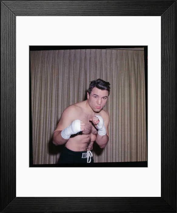 Framed Print : George Chuvalo in Fighting Pose Framed Print : George Chuvalo in Fighting Pose