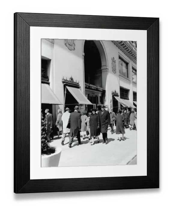 Framed Print : Lord & Taylor Flagship Store