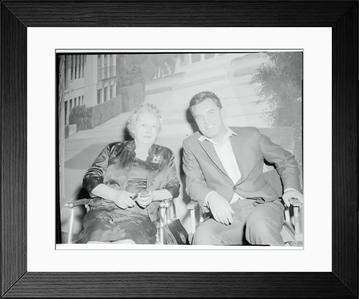 Framed Print : Portrait of Gretchen Hartman and Jeff Hunter Framed Print : Portrait of Gretchen Hartman and Jeff Hunter