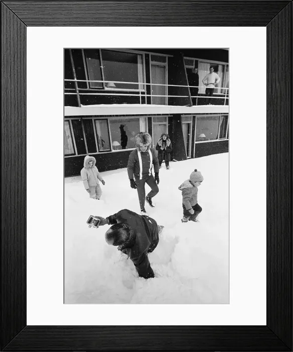Framed Print : Jacqueline Kennedy and Children Walking in Snow Framed Print : Jacqueline Kennedy and Children Walking in Snow