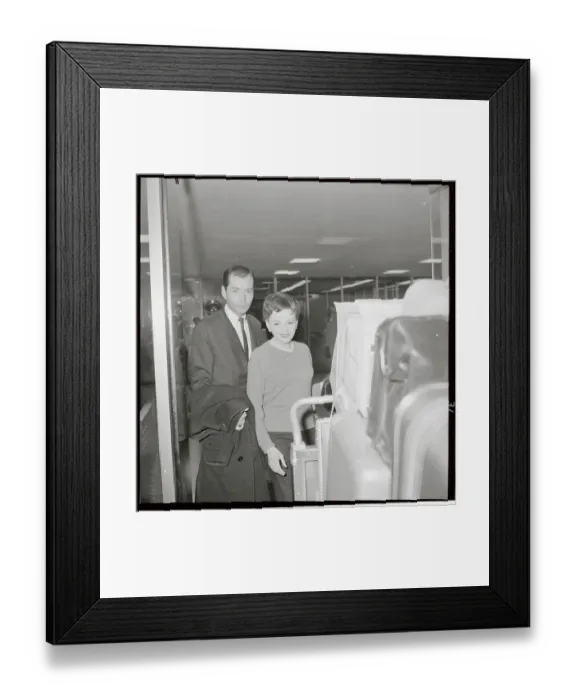 Framed Print : Liza Minnelli and Peter Allen Arriving in Airport Framed Print : Liza Minnelli and Peter Allen Arriving in Airport