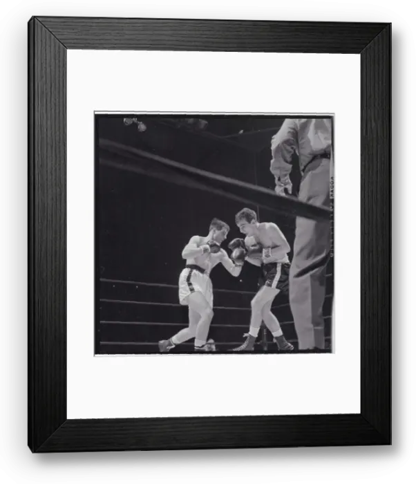 Framed Print : Bobby Baretls and Danny Mangiapane in Boxing Action Framed Print : Bobby Baretls and Danny Mangiapane in Boxing Action