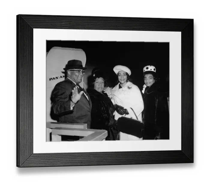 Framed Print : Martin L. King'S Family At Airport Framed Print : Martin L. King'S Family At Airport