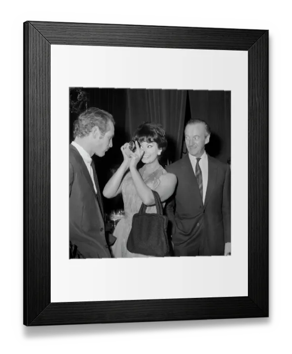 Framed Print : Sophia Loren Looking at Paul Newman Framed Print : Sophia Loren Looking at Paul Newman