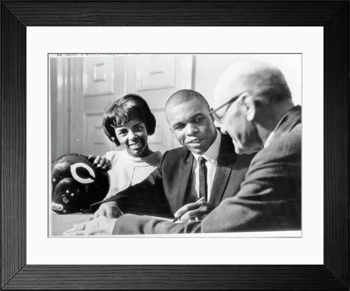 Framed Print : Gale Sayers Signs on as a Chicago Bear Framed Print : Gale Sayers Signs on as a Chicago Bear