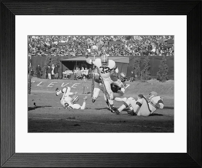 Framed Print : Jim Brown Running with Football Framed Print : Jim Brown Running with Football