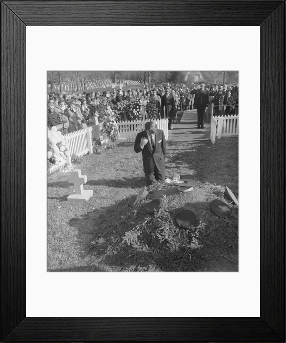 Framed Print : Robert F. Kennedy Kneeling at John F. Kennedy Gravesite Framed Print : Robert F. Kennedy Kneeling at John F. Kennedy Gravesite