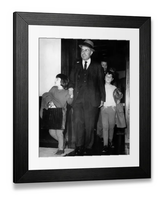 Framed Print : Ousted President Bolivia with Daughters Framed Print : Ousted President Bolivia with Daughters