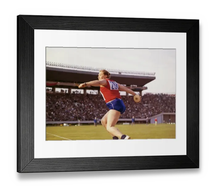 Framed Print : Tamara Press Throwing Discus Framed Print : Tamara Press Throwing Discus