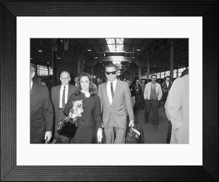Framed Print : Liz Taylor and Richard Burton