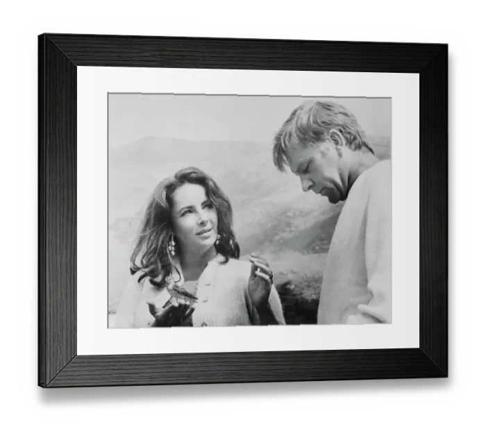 Framed Print : Actors Elizabeth Taylor and Richard Burton on the Beach Framed Print : Actors Elizabeth Taylor and Richard Burton on the Beach