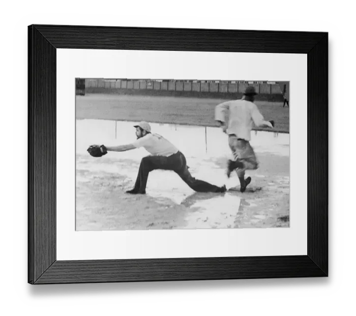 Framed Print : Major Ernesto Che Guevara Playing First Base