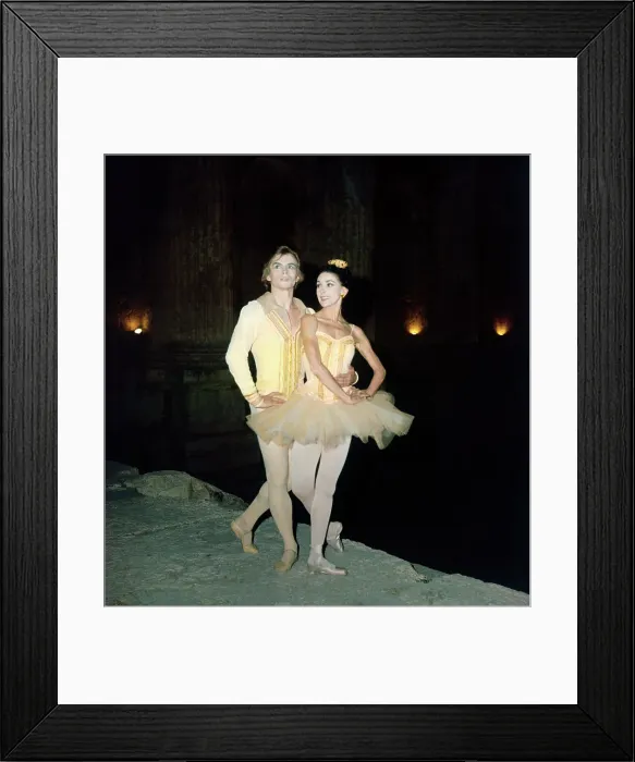 Framed Print : Fonteyn and Nureyev Dancing Framed Print : Fonteyn and Nureyev Dancing