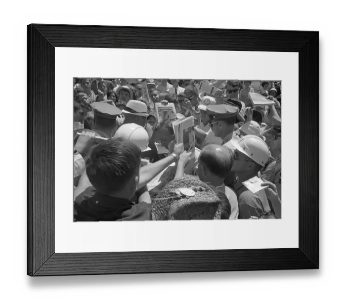 Framed Print : Arnold Palmer Surrounded by Fans Framed Print : Arnold Palmer Surrounded by Fans