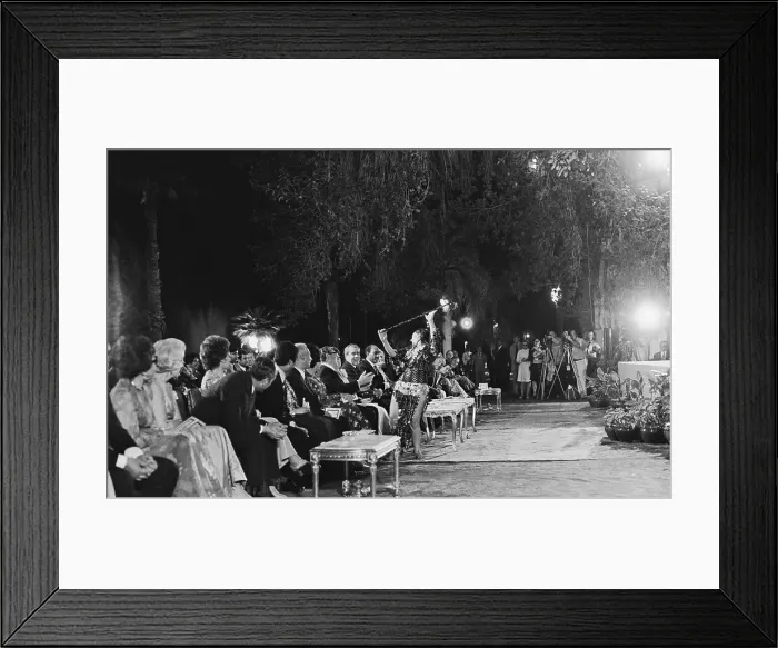 Framed Print : Henry Kissinger and Nixon with Belly Dancer Framed Print : Henry Kissinger and Nixon with Belly Dancer