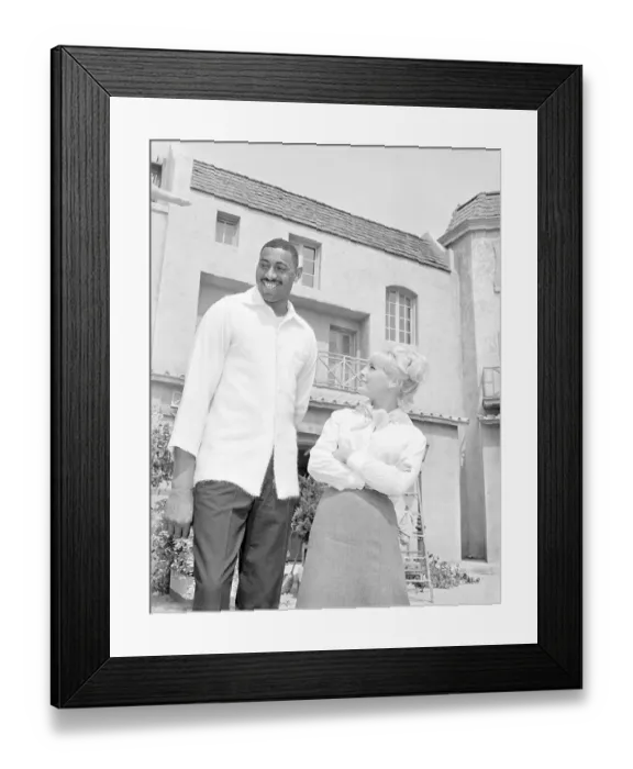 Framed Print : Wilt Chamberlain While Meeting Actress Elke Sommers Framed Print : Wilt Chamberlain While Meeting Actress Elke Sommers