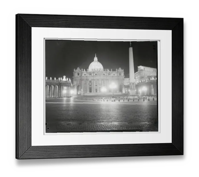 Framed Print : View of St. Peter's Square Framed Print : View of St. Peter's Square