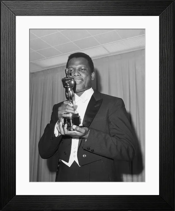 Framed Print : Sidney Poitier Receiving Oscar Framed Print : Sidney Poitier Receiving Oscar