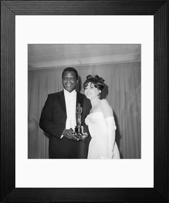 Framed Print : Sidney Poitier with Anne Bancroft at Oscars Framed Print : Sidney Poitier with Anne Bancroft at Oscars