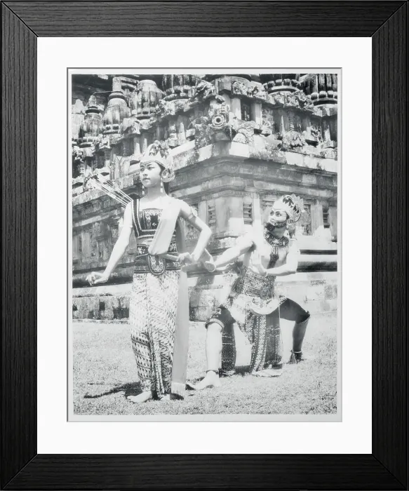 Framed Print : Indonesians Practicing Srikanditjakil Dance