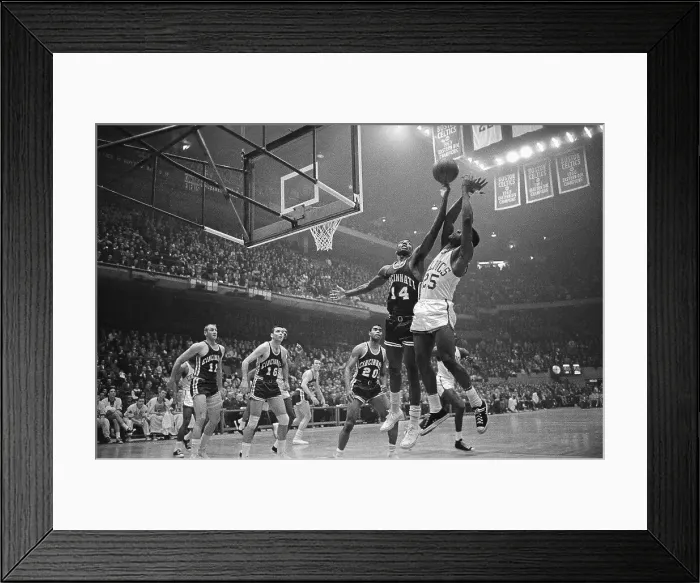 Framed Print : Oscar Robertson in Basketball Action Framed Print : Oscar Robertson in Basketball Action