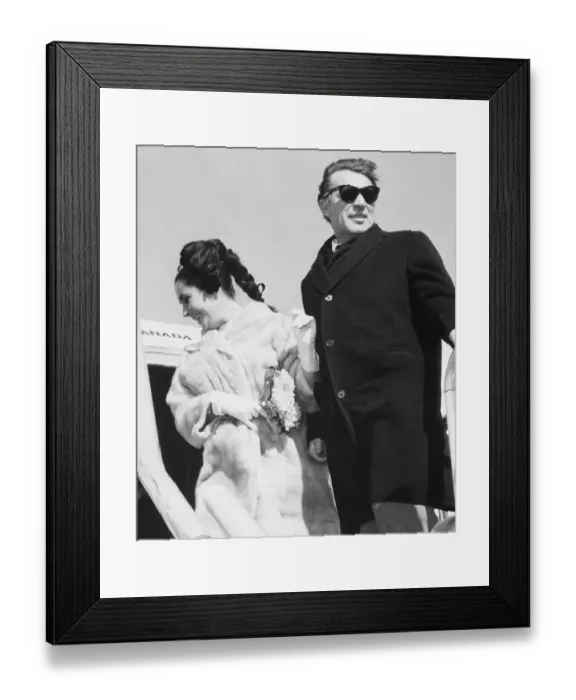 Framed Print : Liz Taylor and Richard Burton Honeymooning Framed Print : Liz Taylor and Richard Burton Honeymooning