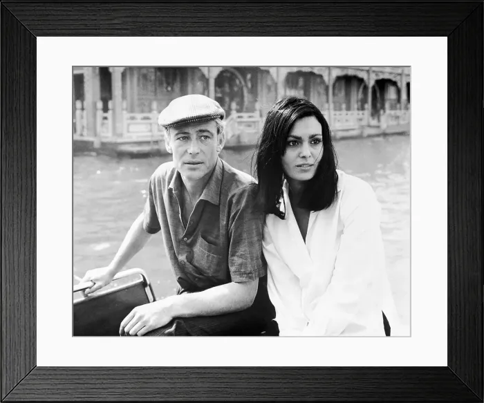 Framed Print : Peter O'Toole and Daliah Lavi in Hong Kong Framed Print : Peter O'Toole and Daliah Lavi in Hong Kong