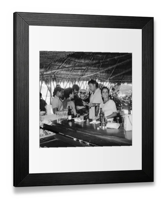 Framed Print : Richard Burton and Elizabeth Taylor in Bar Framed Print : Richard Burton and Elizabeth Taylor in Bar