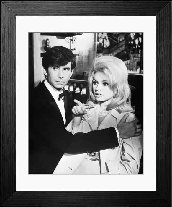 Framed Print : On the set of Une ravissante idiote Framed Print : On the set of Une ravissante idiote