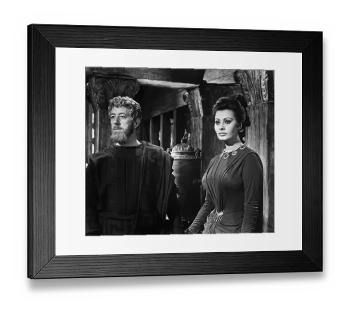Framed Print : Alec Guinness and Sophia Loren in The Fall of the Roman Empire Framed Print : Alec Guinness and Sophia Loren in The Fall of the Roman Empire