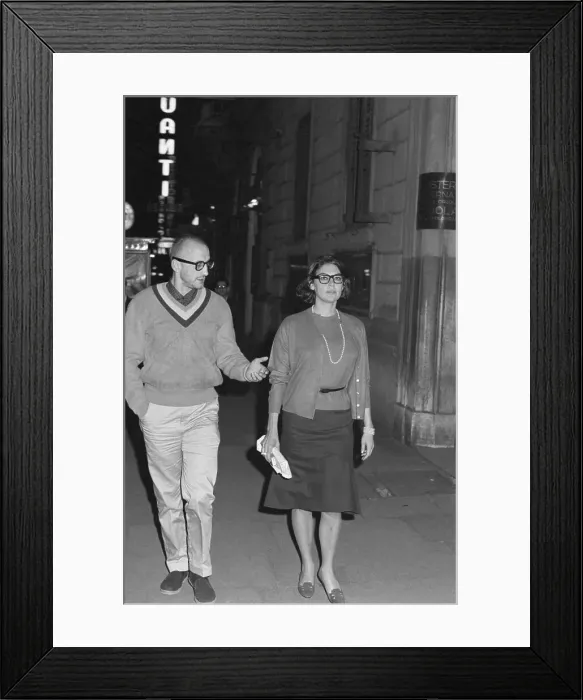 Framed Print : Ava Gardner Walking with George C. Scott