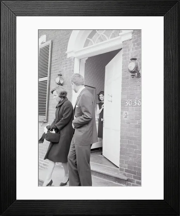 Framed Print : Jackie Kennedy Saying Goodbye in Doorway Framed Print : Jackie Kennedy Saying Goodbye in Doorway
