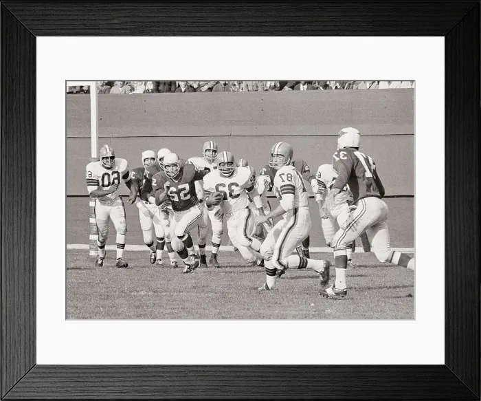 Framed Print : Jim Brown Running with Football Framed Print : Jim Brown Running with Football
