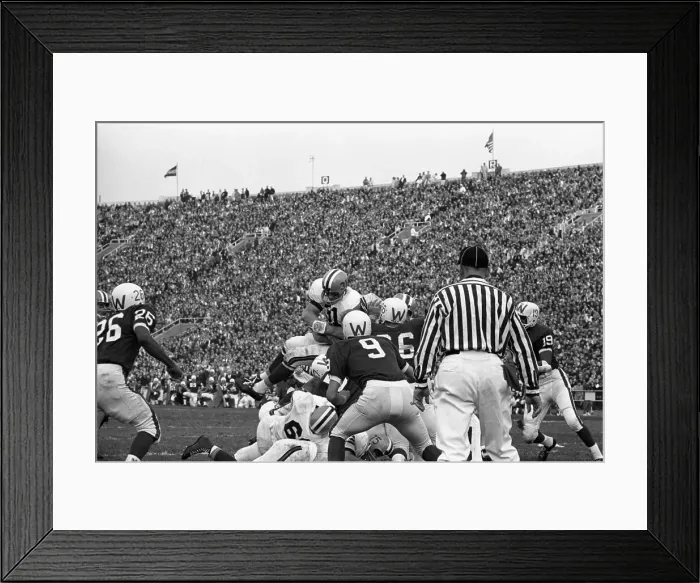 Framed Print : Jim Grabowski scores Framed Print : Jim Grabowski scores