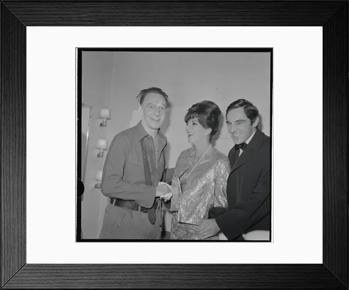 Framed Print : Joan Collins Visiting Christopher Plummer Framed Print : Joan Collins Visiting Christopher Plummer