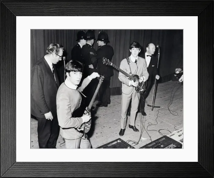 Framed Print : John Lennon and Paul McCartney Framed Print : John Lennon and Paul McCartney