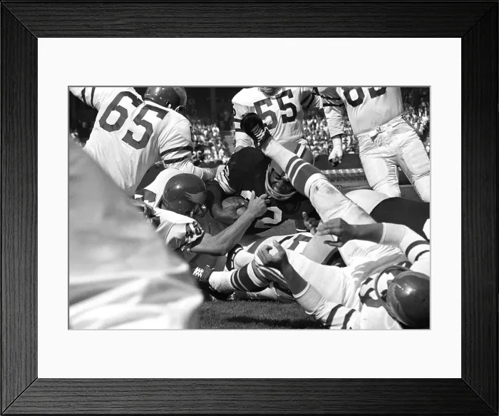 Framed Print : Eagles Tackling Jimmy Brown