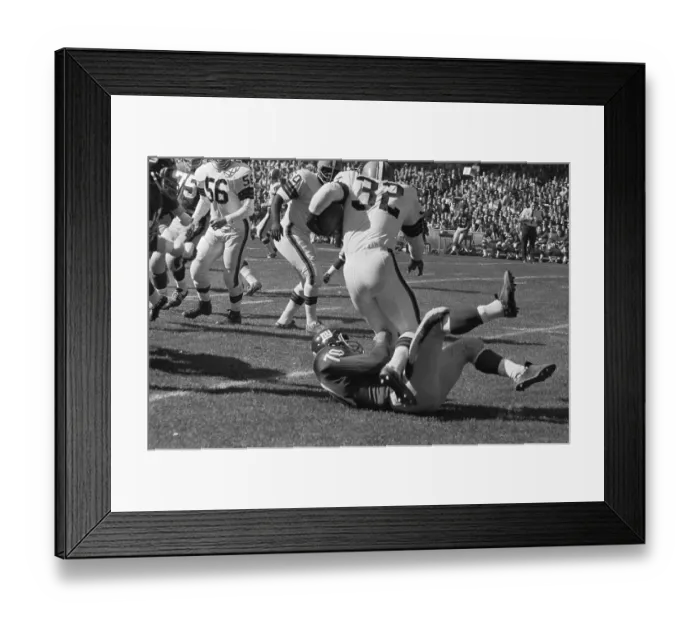 Framed Print : Jim Brown Running with Football Framed Print : Jim Brown Running with Football