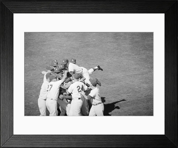 Framed Print : La Dodgers Players Mobbing Pitcher Framed Print : La Dodgers Players Mobbing Pitcher