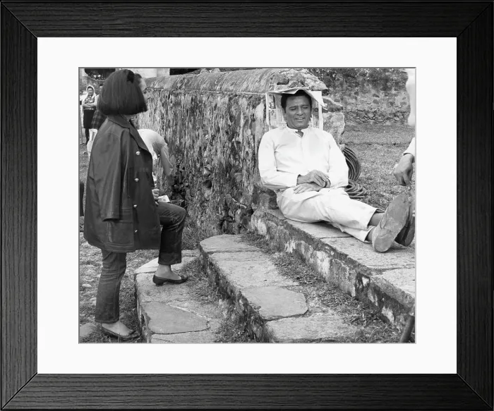 Framed Print : Richard Burton With Newspaper On His Head While Chatting With Elizabeth Taylor Framed Print : Richard Burton With Newspaper On His Head While Chatting With Elizabeth Taylor