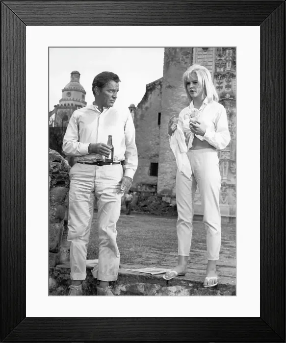 Framed Print : Richard Burton And Sue Lyon Chat On Set Framed Print : Richard Burton And Sue Lyon Chat On Set