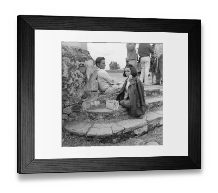 Framed Print : Elizabeth Taylor and Richard Burton Framed Print : Elizabeth Taylor and Richard Burton