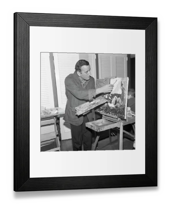 Framed Print : Tony Bennett Painting A Canvas On Easel Framed Print : Tony Bennett Painting A Canvas On Easel