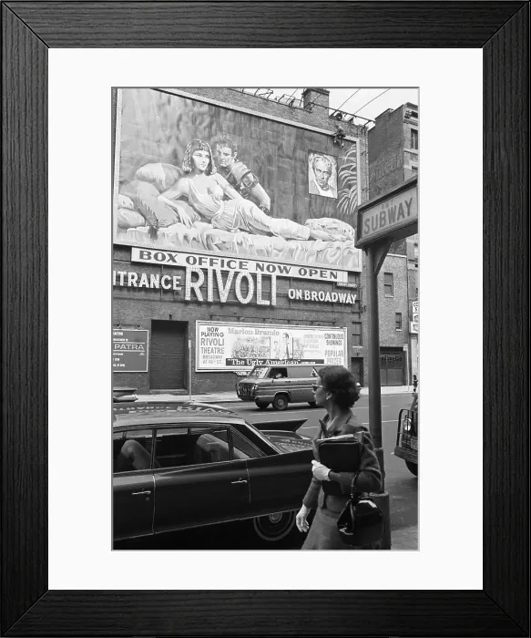 Framed Print : Liz Taylor, Richard Burton, Sign For Cleopatra Framed Print : Liz Taylor, Richard Burton, Sign For Cleopatra